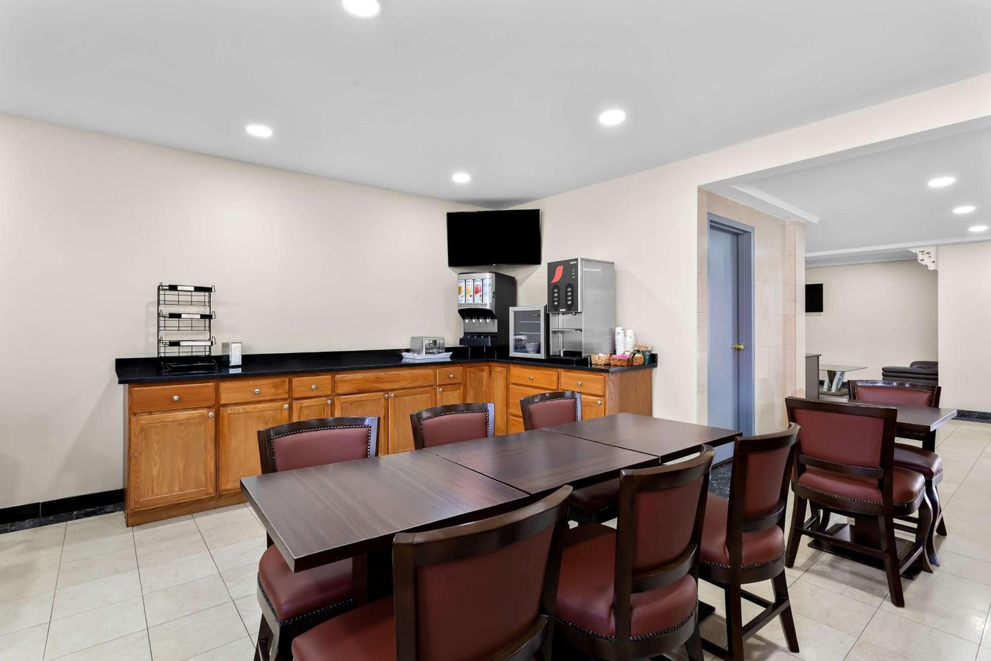 Surestay Plus By Best Western Windsor Exterior photo