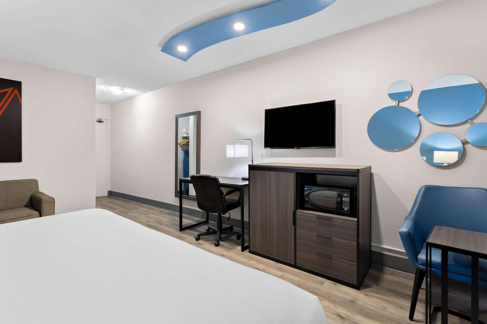 Surestay Plus By Best Western Windsor Exterior photo