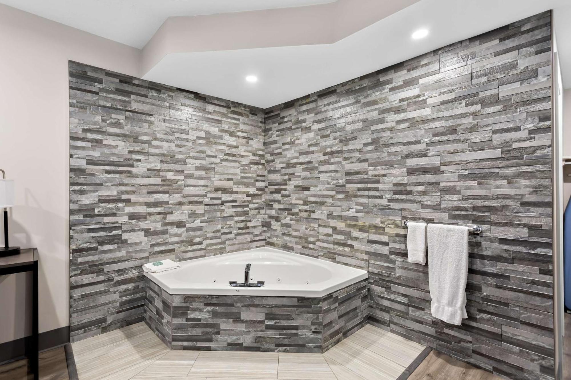 Surestay Plus By Best Western Windsor Exterior photo