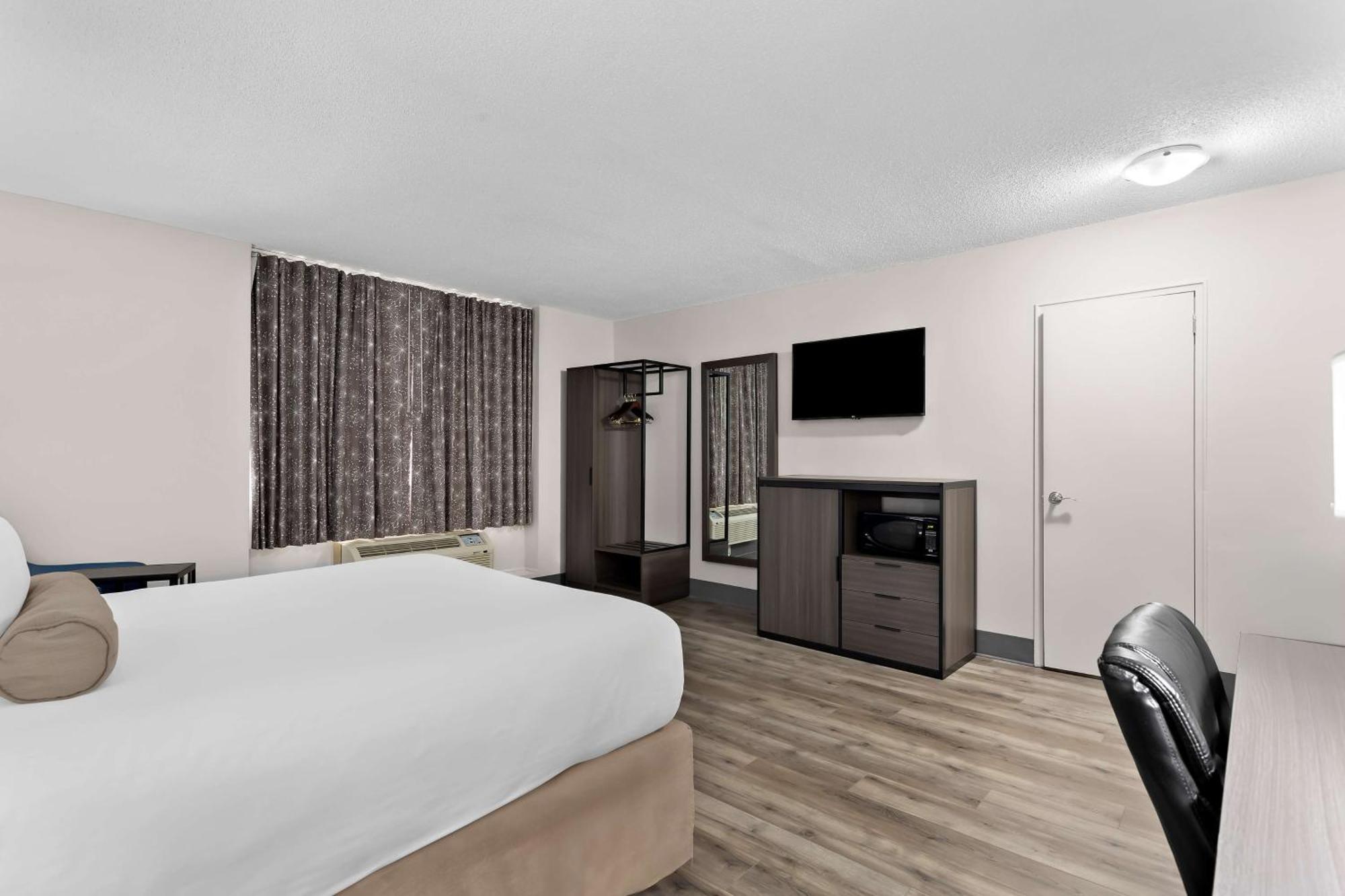 Surestay Plus By Best Western Windsor Exterior photo