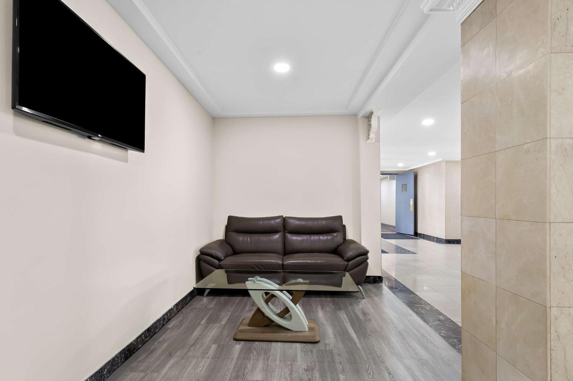 Surestay Plus By Best Western Windsor Exterior photo