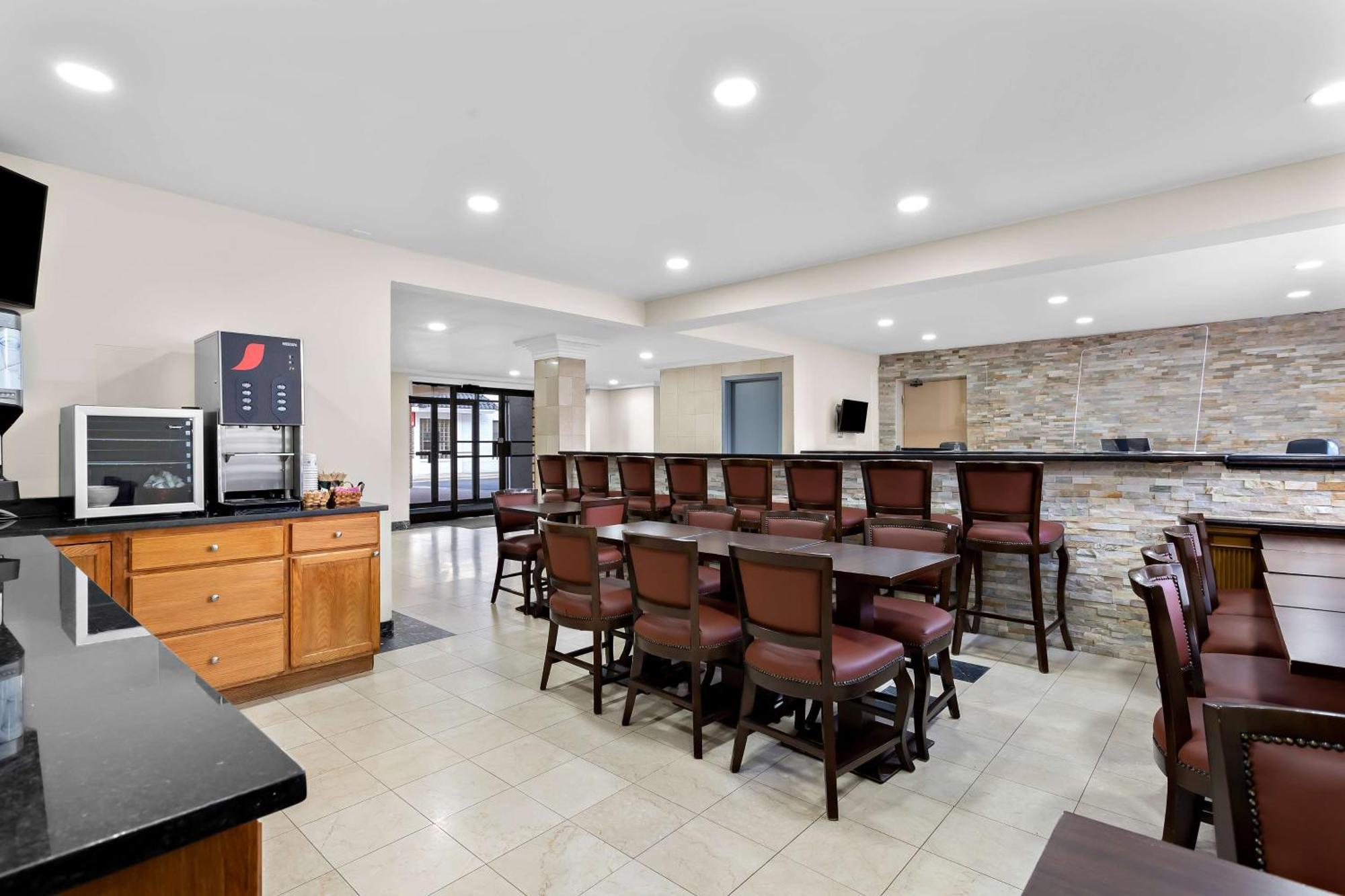 Surestay Plus By Best Western Windsor Exterior photo