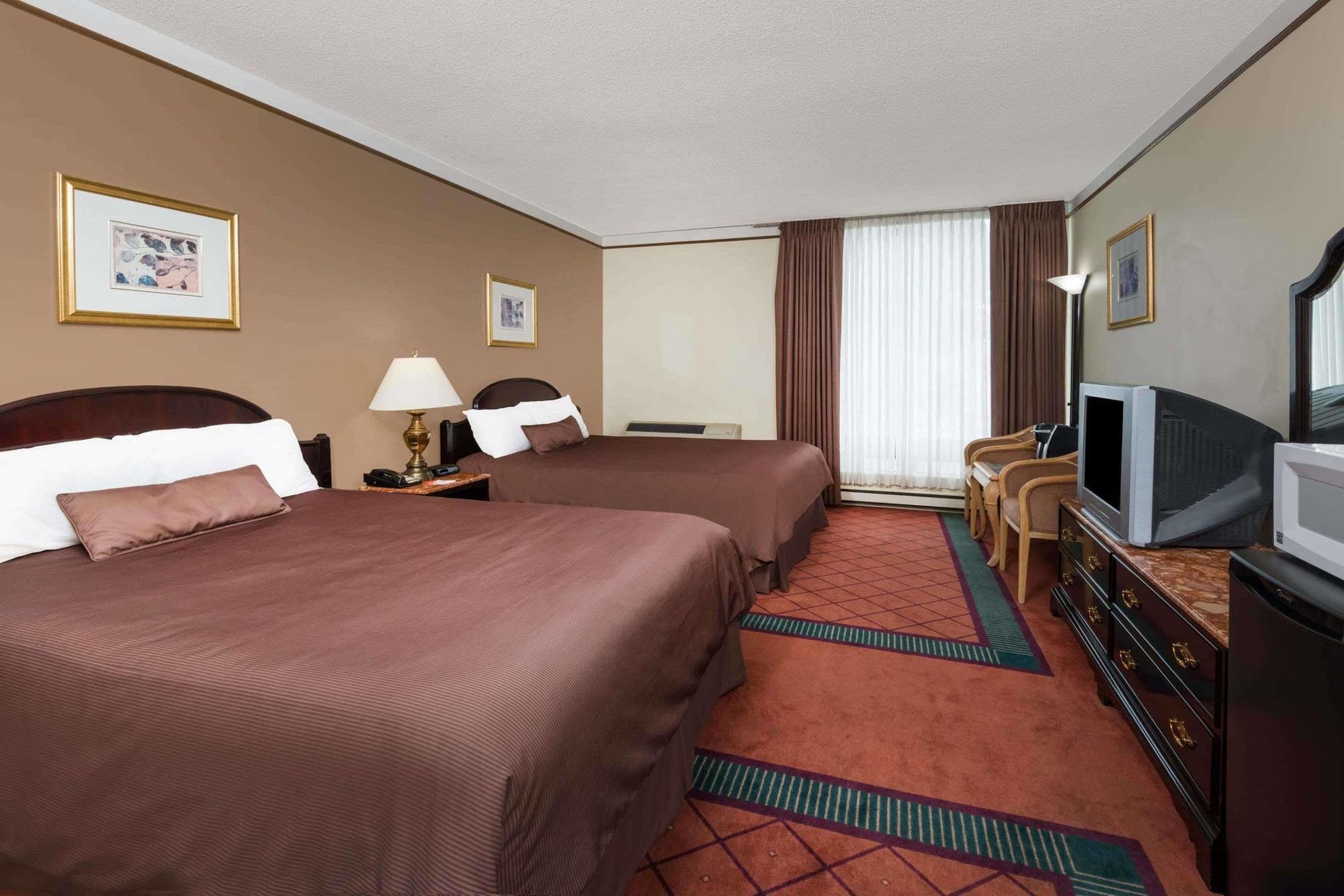 Surestay Plus By Best Western Windsor Exterior photo