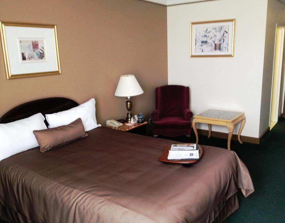Surestay Plus By Best Western Windsor Exterior photo