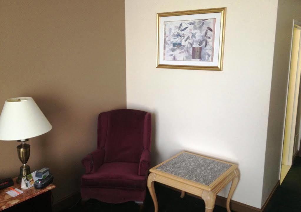 Surestay Plus By Best Western Windsor Exterior photo